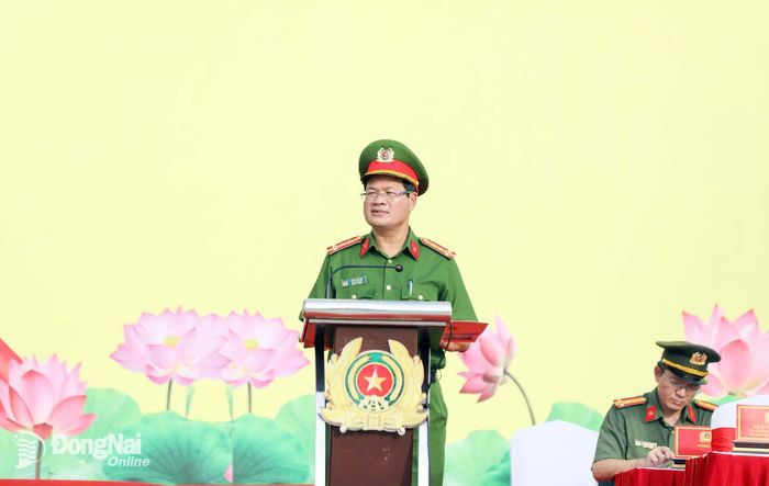 Đại tá Trần Anh Sơn, Phó Giám đốc Công an thành phố phát biểu tại buổi lễ. Ảnh: Trần Danh