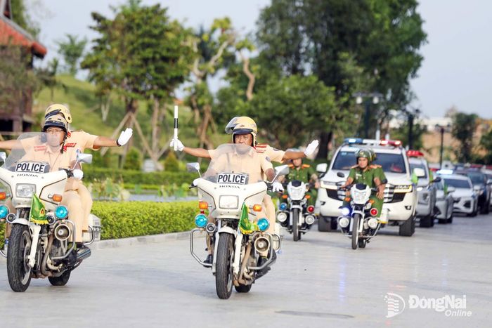 Các lực lượng nghiệp vụ tham gia diễu hành, biểu dương lực lượng sau buổi lễ ra quân. Ảnh: Trần Danh