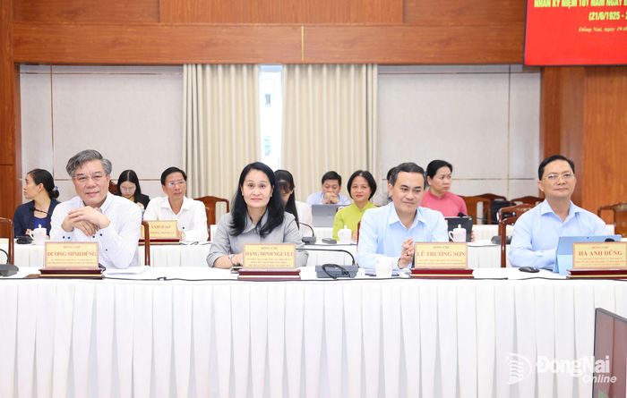 Các đồng chí lãnh đạo thành phố dự buổi gặp mặt. Ảnh: Huy Anh