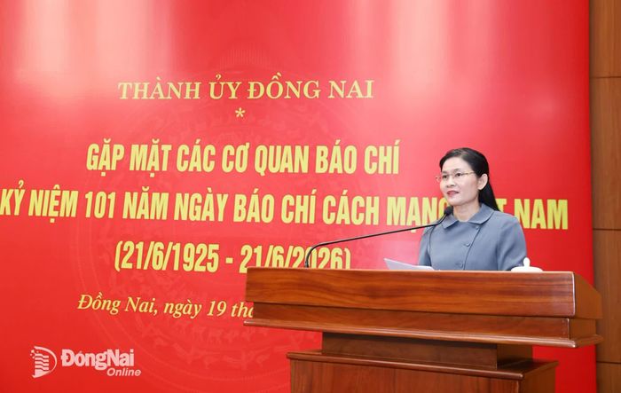 Ủy viên Trung ương Đảng, Phó Bí thư Thường trực Thành ủy, Chủ tịch HĐND thành phố Tôn Ngọc Hạnh phát biểu tại buổi gặp mặt. Ảnh: Huy Anh