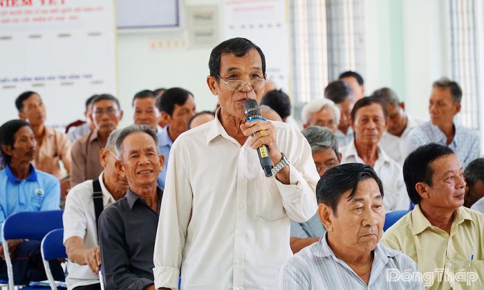 Các đại biểu có ý kiến tại hội nghị.