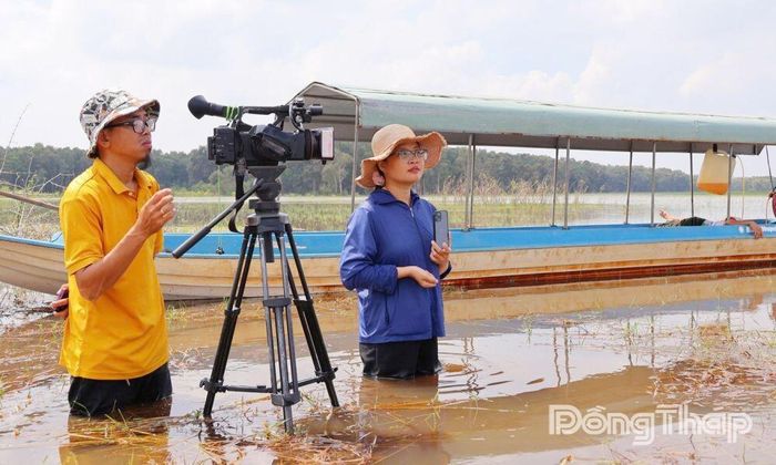 Phóng viên tác nghiệp tại hiện trường.