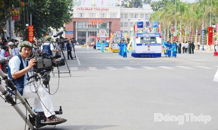 Phóng viên tác nghiệp tại hiện trường.