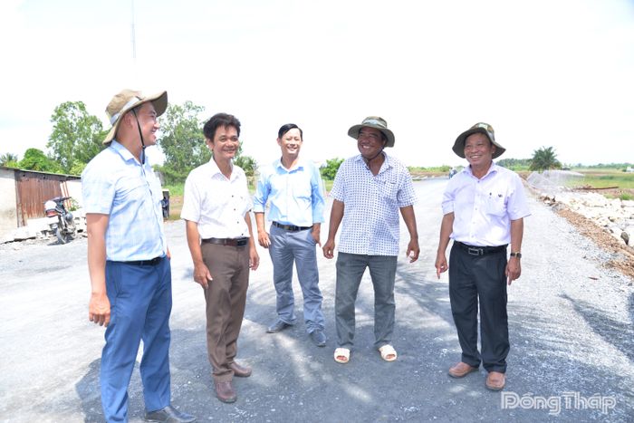 Giám đốc Ban Quản lý dự án đầu tư xây dựng công trình giao thông tỉnh Đồng Tháp Trần Minh Trung yêu cầu các nhà thầu tiếp tục phát huy tinh thần trách nhiệm, tập trung nhân lực, thiết bị, khẩn trương hoàn thiện các hạng mục còn lại, bảo đảm công trình đạt tiến độ, chất lượng kỹ thuật và tính thẩm mỹ trước khi đưa vào khai thác.