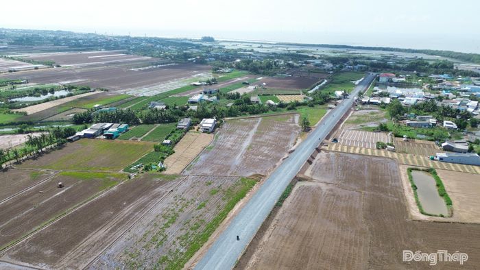 Đoạn cuối tuyến qua xã Gò Công Đông dần hoàn thiện.