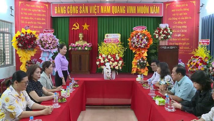  Phó Chủ tịch HĐND tỉnh Huỳnh Thúy Vân gửi lời chúc mừng tốt đẹp nhất đến đội ngũ những người làm báo trên địa bàn tỉnh. Ảnh: Minh Hoàng 