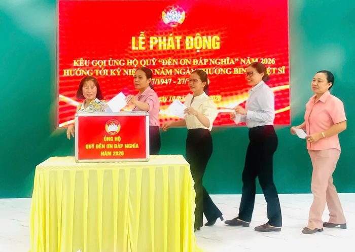Các đại biểu ủng hộ "Quỹ đền ơn đáp nghĩa" năm 2026.