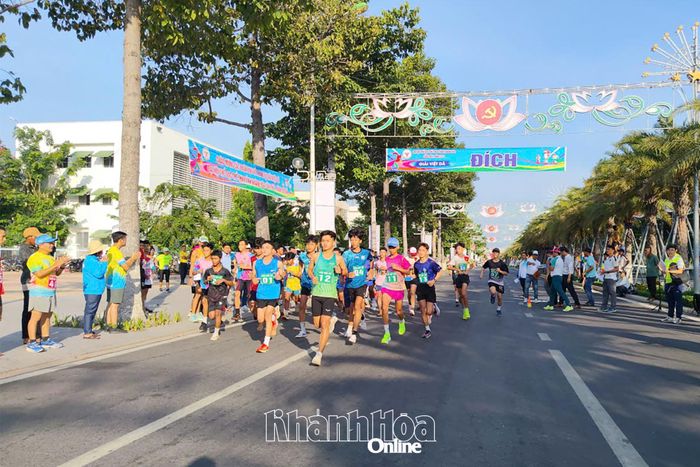 Các vận động viên tranh tài.