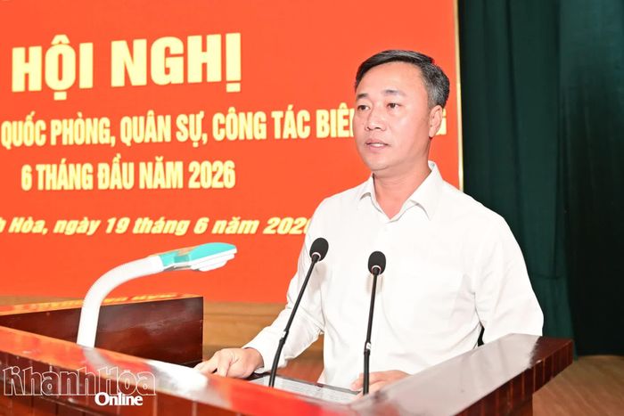 Chủ tịch UBND tỉnh Nguyễn Việt Hùng phát biểu chỉ đạo tại hội nghị.