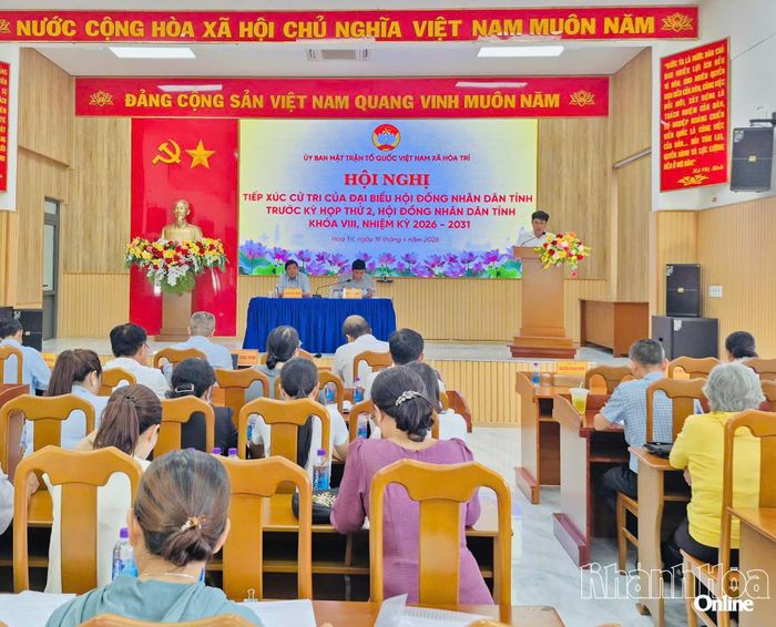 Quang cảnh buổi tiếp xúc cử tri.