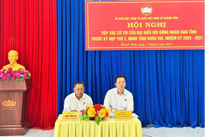 Các đại biểu HĐND tỉnh tiếp xúc cử tri xã Khánh Vĩnh.