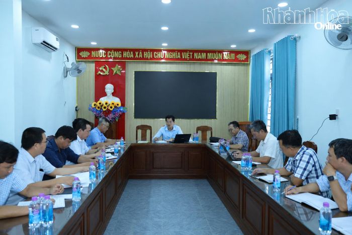 Lãnh đạo Ban Quản lý dự án Phát triển tỉnh làm việc với lãnh đạo UBND xã Vạn Thắng và UBND xã Tu Bông về công tác bồi thường giải tỏa.