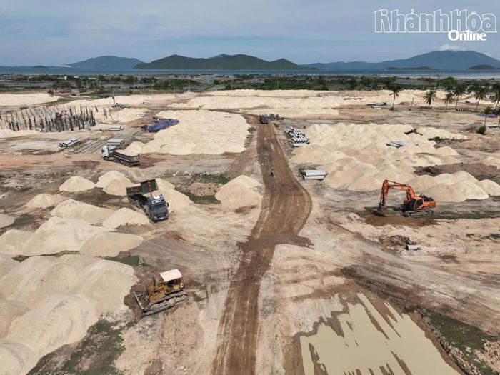 Thi công tại Dự án Khu tái định cư Vạn Thắng, giai đoạn 1.