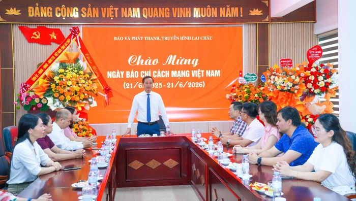 Đồng chí Lê Đức Dục - Ủy viên Ban Thường vụ, Trưởng Ban TG&DV Tỉnh ủy phát biểu chúc mừng cơ quan Báo và PTTH Lai Châu nhân ngày Báo chí Cách mạng Việt Nam.