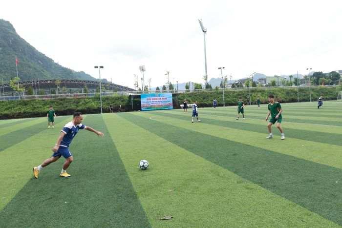 Trận đấu khai mạc giữa Bệnh viện Đa khoa tỉnh Lai Châu và Liên quân các Thủy điện gồm: Công ty Cổ phần Thủy điện Nậm So 1; Công ty Cổ phần Thủy điện Nậm So 2; Công ty Cổ phần Thủy điện Pa Tần 2.
