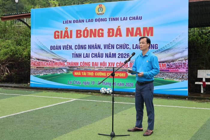 Đồng chí Phạm Ngọc Đang - Phó Chủ tịch LĐLĐ tỉnh phát biểu tại Lễ khai mạc.