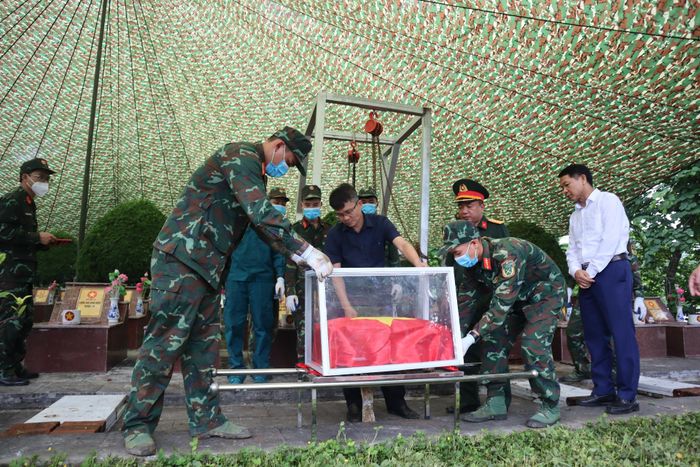 Hoạt động lấy mẫu, bàn giao mẫu và số hóa thông tin hài cốt liệt sĩ được triển khai tại Nghĩa trang Liệt sĩ tỉnh.