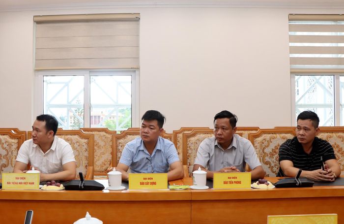Đại diện các cơ quan báo chí Trung ương trên địa bàn tỉnh.
