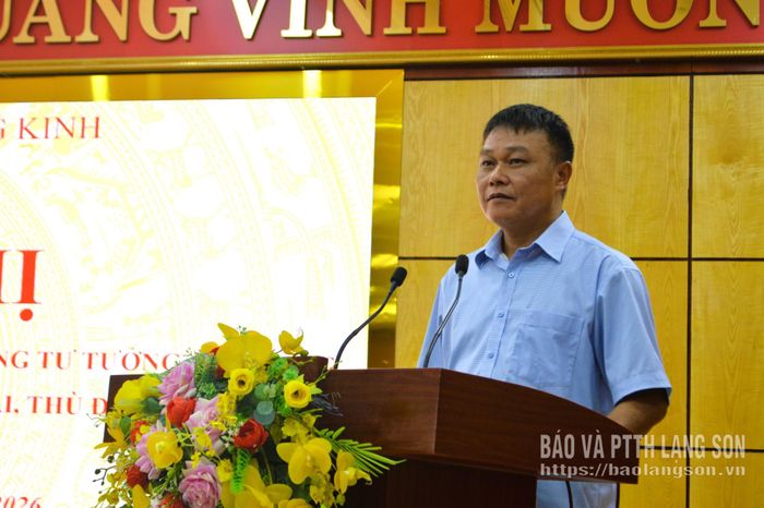 Lãnh đạo Đảng ủy phường Đông Kinh phát biểu tại hội nghị