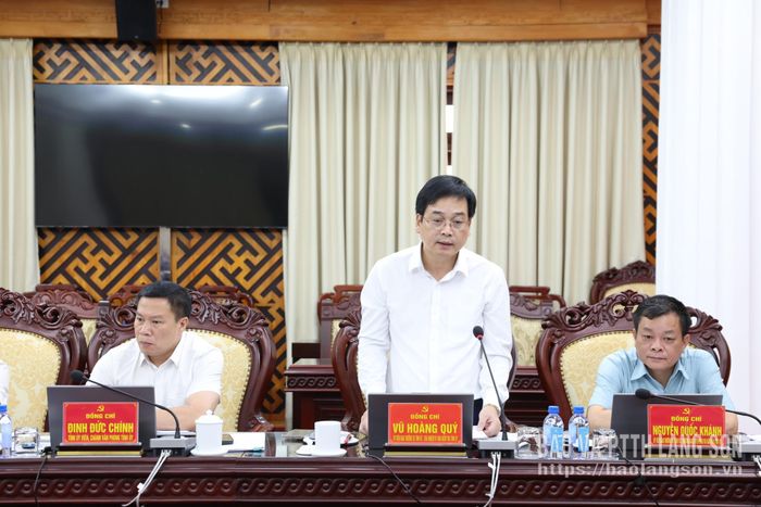 Đồng chí Vũ Hoàng Quý, Ủy viên Ban Thường vụ Tỉnh ủy, Chủ nhiệm Ủy ban Kiểm tra Tỉnh ủy phát biểu tại hội nghị