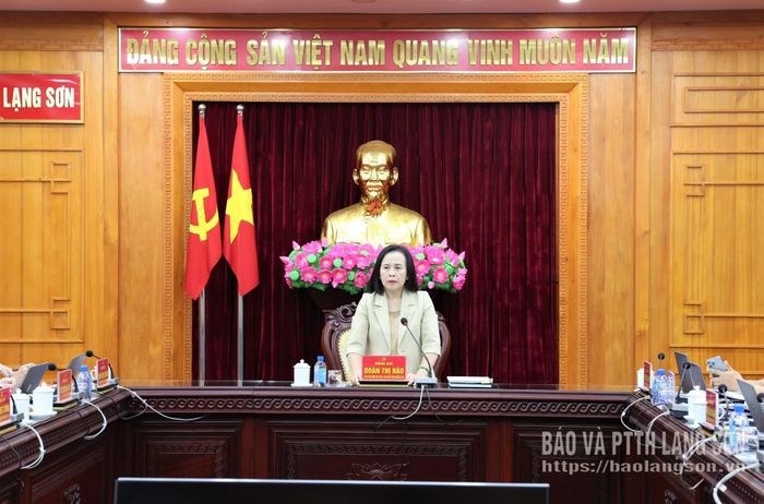 Đồng chí Đoàn Thị Hậu, Phó Bí thư Thường trực Tỉnh ủy, Chủ tịch HĐND tỉnh phát biểu tại hội nghị