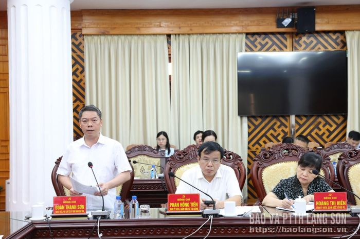 Đồng chí Đoàn Thanh Sơn, Tỉnh ủy viên, Phó Chủ tịch UBND tỉnh phát biểu tại hội nghị
