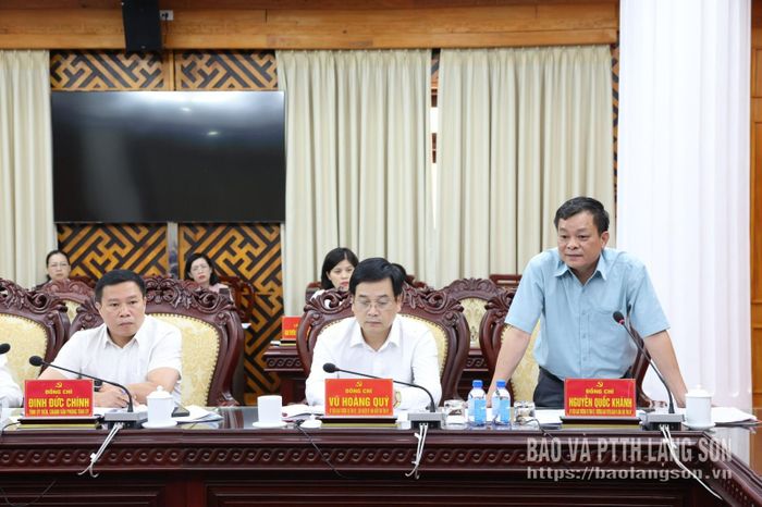 Đồng chí Nguyễn Quốc Khánh, Ủy viên Ban Thường vụ Tỉnh ủy, Trưởng Ban Tuyên giáo và Dân vận Tỉnh ủy phát biểu tại hội nghị