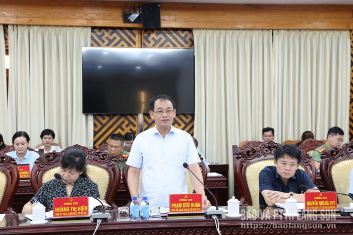 Lãnh đạo Sở Văn hóa, Thể thao và Du lịch phát biểu tại hội nghị