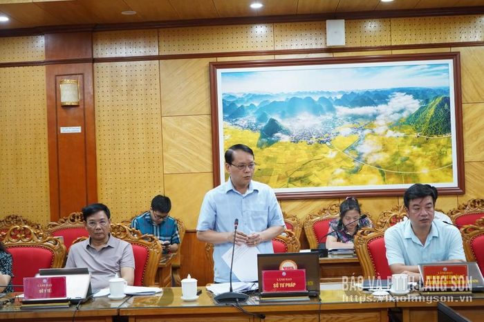 Đại diện Sở Tư pháp phát biểu tại cuộc họp