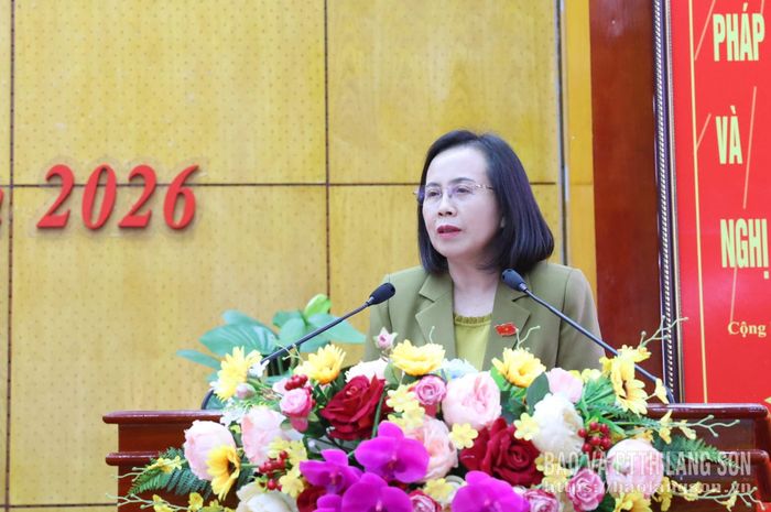 Đồng chí Đoàn Thị Hậu, Phó Bí thư Thường trực Tỉnh ủy, Chủ tịch HĐND tỉnh phát biểu bế mạc kỳ họp