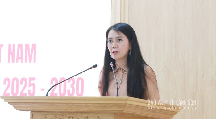  Đồng chí Đoàn Thu Hà, Phó Bí thư Tỉnh ủy, Trưởng Đoàn đại biểu Quốc hội tỉnh, Chủ tịch Ủy ban MTTQ Việt Nam tỉnh phát biểu kết luận hội nghị