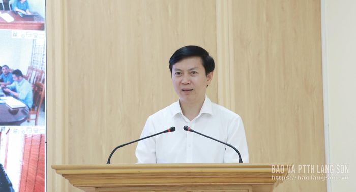 Đồng chí Nguyễn Hoàng Tùng, Ủy viên Ban Thường vụ Tỉnh ủy, Phó Chủ tịch Thường trực Ủy ban MTTQ Việt Nam tỉnh phát biểu tại hội nghị