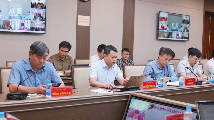Các đại biểu dự hội nghị.