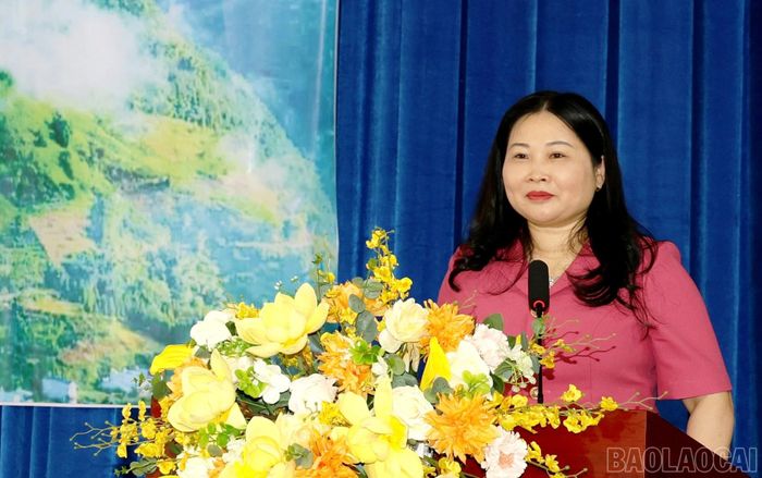 Đồng chí Vũ Thị Hiền Hạnh - Phó Chủ tịch UBND tỉnh phát biểu đáp từ.