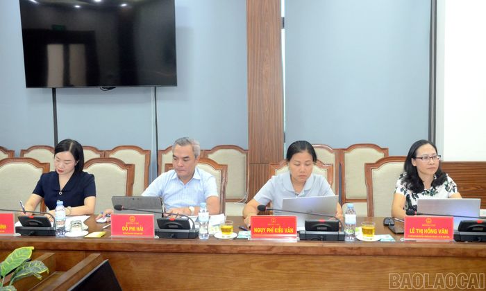 Lãnh đạo các ban HĐND tỉnh tham dự buổi họp báo.