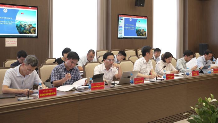 Các đại biểu tham dự cuộc họp.