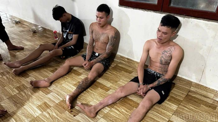 Hai đối tượng được lực lượng Công an phát hiện trong quá trình truy xét, kiểm tra tại tỉnh Quảng Ninh.