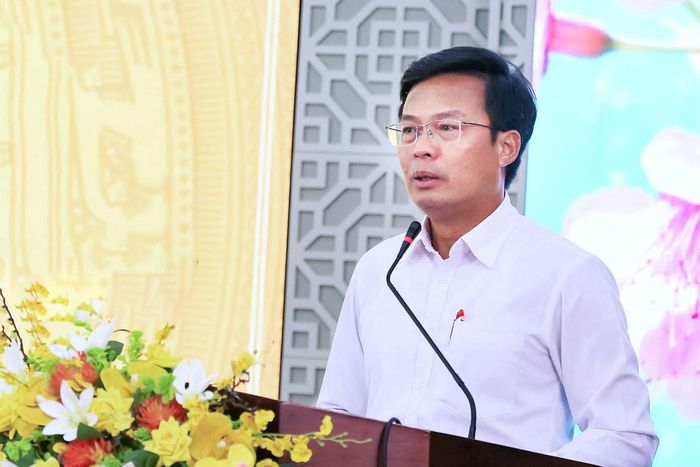 Phó Chủ tịch UBND tỉnh Lâm Đồng Đinh Văn Tuấn chúc mừng các cơ quan báo chí nhân dịp kỷ niệm 101 năm Ngày Báo chí Cách mạng Việt Nam