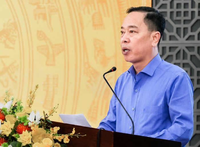 Đồng chí Lê Huy Toàn, Tỉnh ủy viên, Giám đốc Báo và Phát thanh, Truyền hình Lâm Đồng, Chủ tịch Hội Nhà báo tỉnh phát biểu tại buổi gặp mặt