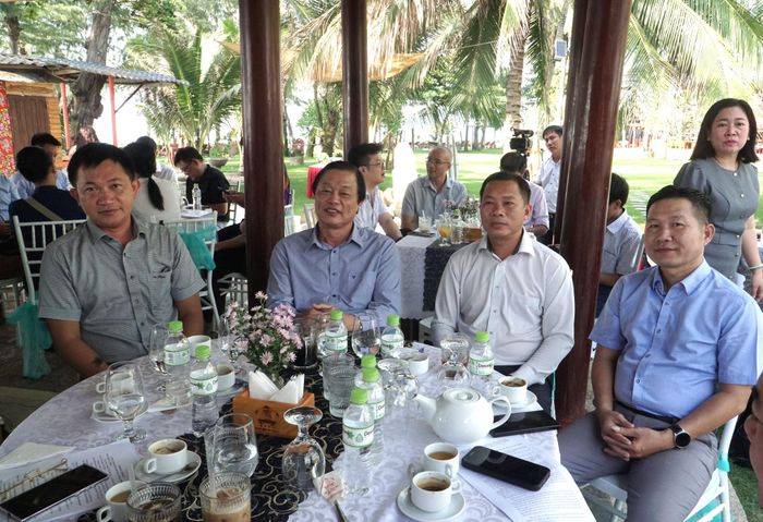 Lãnh đạo các sở, ngành dự chương trình