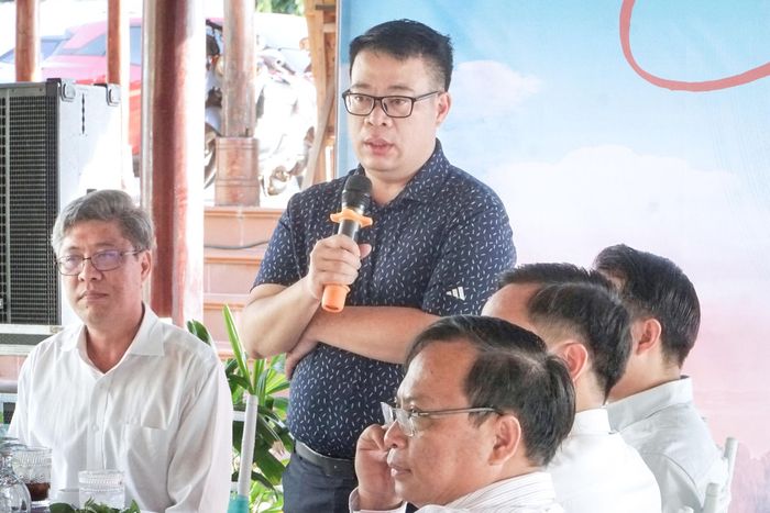 Phó Chủ tịch UBND tỉnh Lâm Đồng Nguyễn Ngọc Phúc thông tin và chỉ đạo giải quyết các vấn đề cộng đồng doanh nghiệp quan tâm