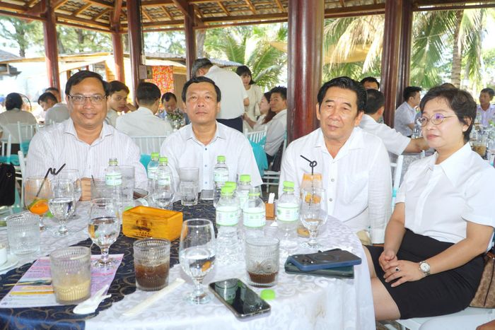 Lãnh đạo các sở, ngành dự chương trình
