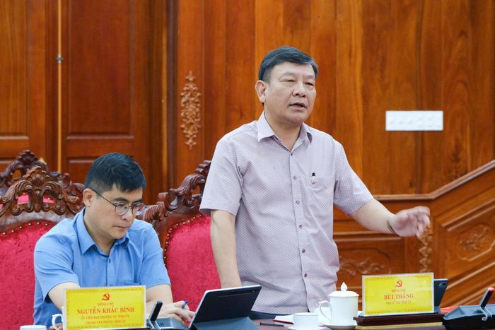 Đồng chí Bùi Thắng, Phó Bí thư Tỉnh ủy phát biểu tại buổi làm việc