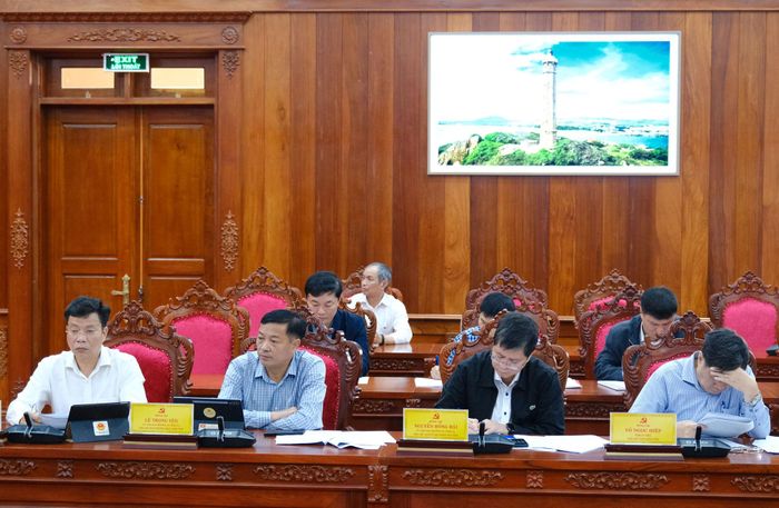 Các đồng chí: Lưu Văn Trung, Phó Bí thư Tỉnh ủy, Chủ tịch HĐND tỉnh; Lê Trọng Yên, Ủy viên Ban Thường vụ Tỉnh ủy, Phó Chủ tịch Thường trực UBND tỉnh; Nguyễn Hồng Hải, Ủy viên Ban Thường vụ Tỉnh ủy, Phó Chủ tịch UBND tỉnh; Võ Ngọc Hiệp, Tỉnh ủy viên, Phó Chủ tịch UBND tỉnh tham dự buổi làm việc