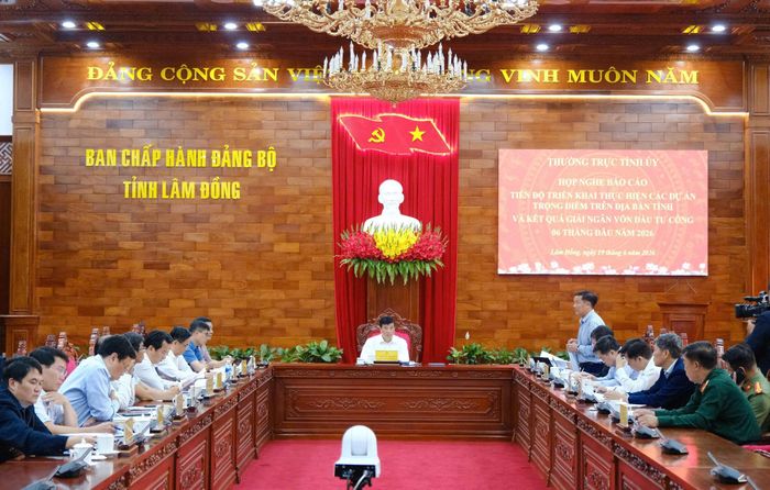 Quang cảnh buổi làm việc