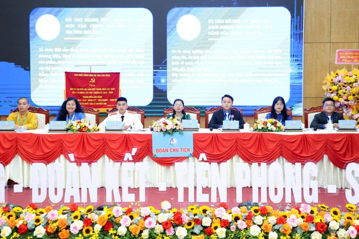 Đoàn Chủ tịch điều hành đại hội