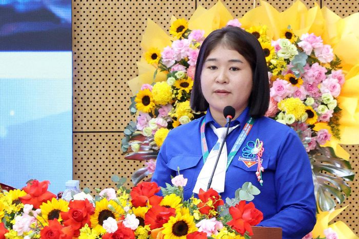 Đại diện thanh niên trình bày tham luận tại đại hội