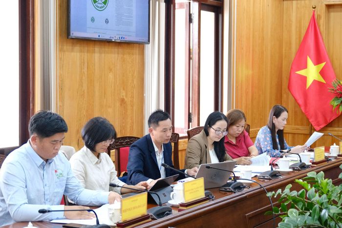 Đại diện lãnh đạo các sở, ngành, đơn vị tham dự buổi làm việc
