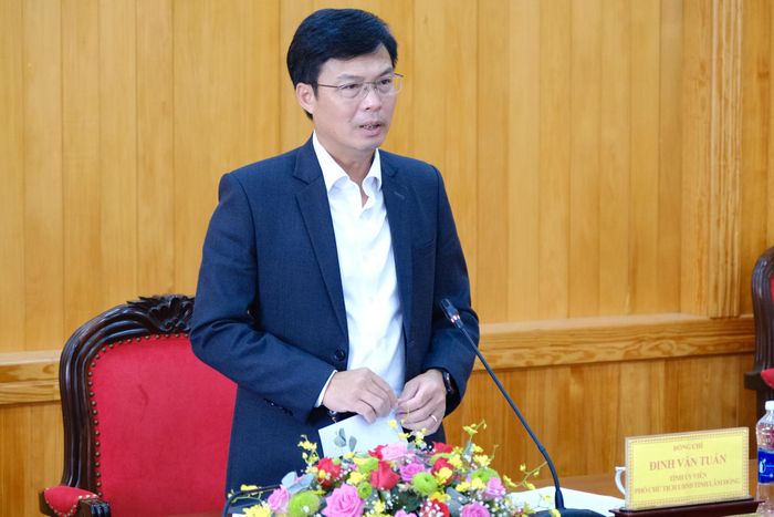 Đồng chí Đinh Văn Tuấn, Phó Chủ tịch UBND tỉnh Lâm Đồng phát biểu chỉ đạo tại buổi làm việc