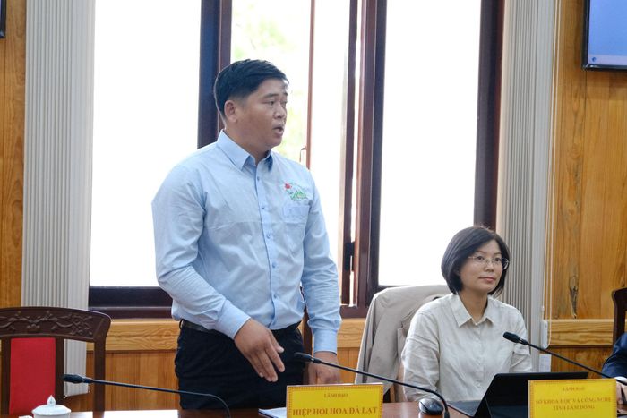 Đại diện lãnh đạo Hiệp hội Hoa Đà Lạt phát biểu tại buổi làm việc